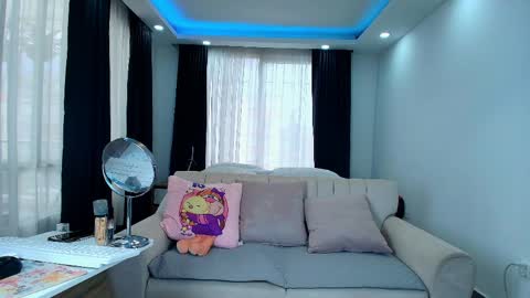 Snapshot of evasweet__ chatting on May 2026 12:01:01 PM EVA LUNA online show from May 2026 12:01:01 PM