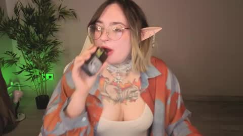 Snapshot of evathewitcher chatting on May 2026 08:44:02 AM EvaTheWitcher online show from May 2026 08:44:02 AM