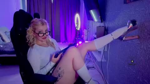 evavibe online show from April 2026 07:04:01 AM