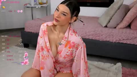 Carolina online show from November 2025 06:37:02 PM