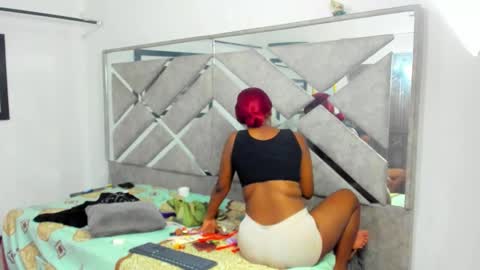 Eva And Emmanuel online show from November 2025 01:11:02 PM