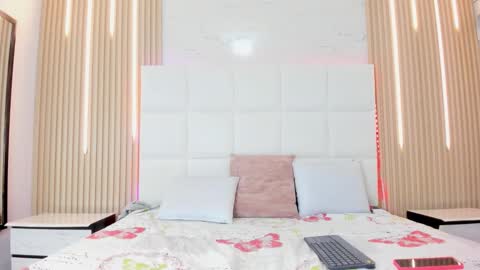 Evelin online show from November 2025 12:38:02 PM