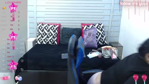 evelin zaens online show from January 2025 03:51:01 AM