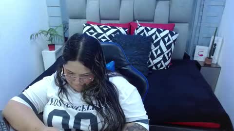 evelin zaens online show from March 2026 05:02:01 AM