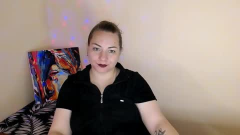 Snapshot of evelineli chatting on September 2025 05:42:01 AM Lydia online show from September 2025 05:42:01 AM