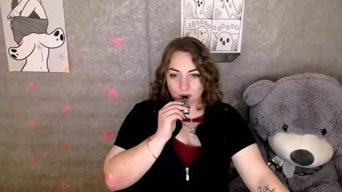 Snapshot of evelineli chatting on November 2025 10:32:02 PM Lydia online show from November 2025 10:32:02 PM