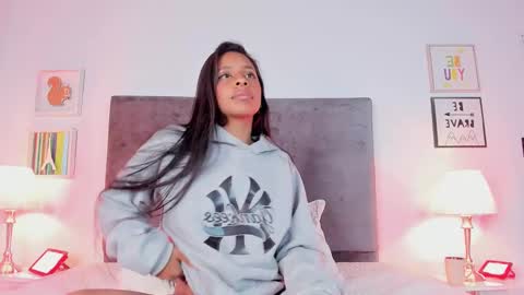 Snapshot of evelyn__ebony chatting on January 2025 09:33:01 AM evelyn ebony online show from January 2025 09:33:01 AM