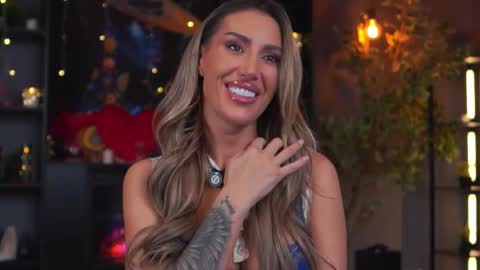 Evelyn online show from February 2026 07:01:01 PM