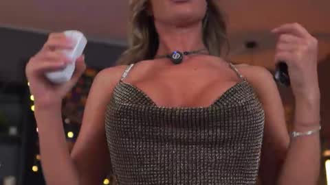 Evelyn online show from March 2026 07:18:02 PM