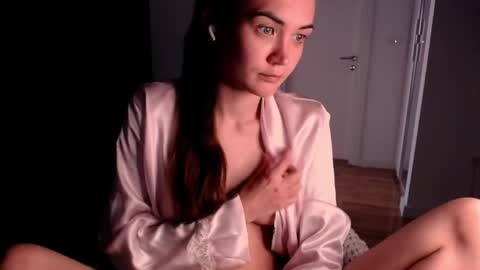 Snapshot of evelyn_gg chatting on June 2026 09:45:01 AM Evelyn online show from June 2026 09:45:01 AM