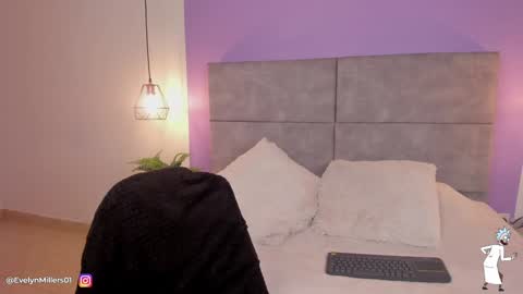 Snapshot of evelyn_millers_11 chatting on January 2025 03:06:02 AM Evelyn online show from January 2025 03:06:02 AM