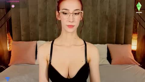 Snapshot of evelyn_rush1 chatting on October 2025 04:00:01 PM evelyn rush1 online show from October 2025 04:00:01 PM