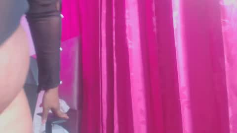 Evelyn Sandoval online show from December 2025 02:28:02 AM