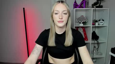 evelynblond online show from March 2026 07:15:01 AM