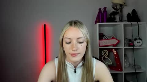 evelynblond online show from May 2026 12:34:02 PM