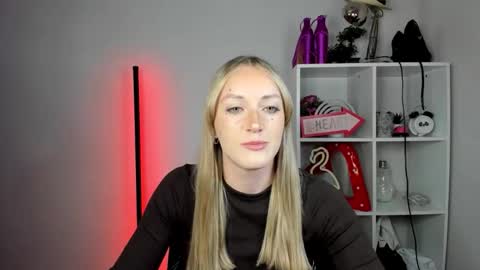 evelynblond online show from May 2026 12:35:02 PM