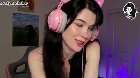 Snapshot of evelynclaire chatting on December 2024 07:17:02 AM Evelyn Claire online show from December 2024 07:17:02 AM