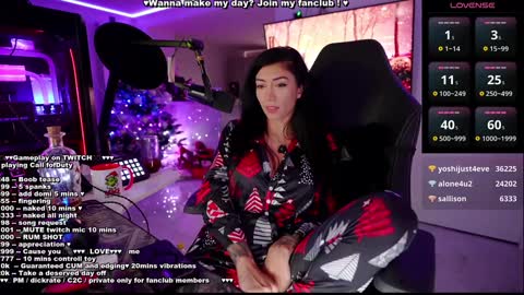 Evelyne online show from December 2024 03:33:02 AM