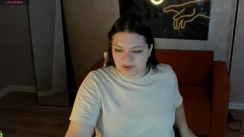 Snapshot of evelyne_loo chatting on April 2026 01:14:01 AM Evelyne Loo online show from April 2026 01:14:01 AM