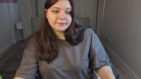 Snapshot of evelyne_loo chatting on May 2026 12:50:01 AM Evelyne Loo online show from May 2026 12:50:01 AM