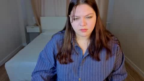 Snapshot of evelyne_loo chatting on May 2026 01:00:02 AM Evelyne Loo online show from May 2026 01:00:02 AM