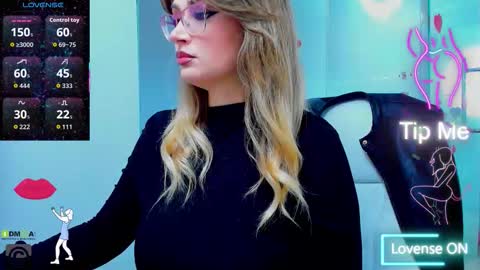 Snapshot of evelyne_rose chatting on September 2025 04:58:01 AM evelyne_rose online show from September 2025 04:58:01 AM