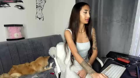 Evelyn online show from December 2025 02:00:01 PM