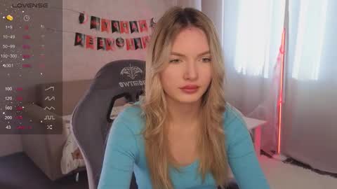 Snapshot of evelynsin_ chatting on October 2025 09:31:01 AM Evelyn online show from October 2025 09:31:01 AM