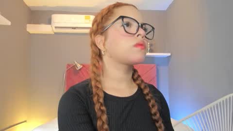 Sophia online show from November 2025 07:49:02 PM