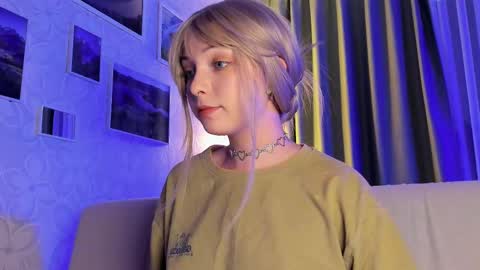 Snapshot of eves_eyes chatting on September 2025 10:37:01 AM Forget me not eve on CB online show from September 2025 10:37:01 AM