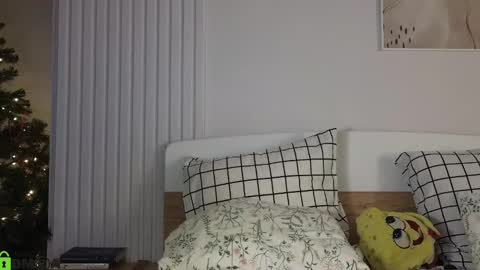 evi_woow online show from December 2024 07:57:01 PM