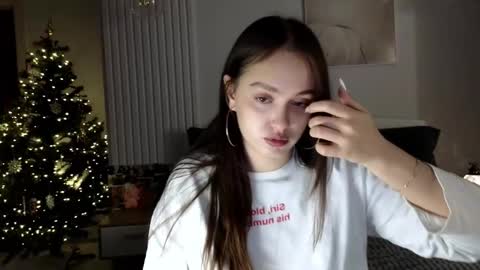 evi_woow online show from December 2025 07:51:01 PM