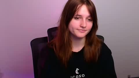 Snapshot of evie_leee chatting on November 2025 01:56:02 PM Evie online show from November 2025 01:56:02 PM