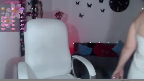 Snapshot of evil_stepmothers chatting on February 2025 09:01:01 PM Pamela online show from February 2025 09:01:01 PM