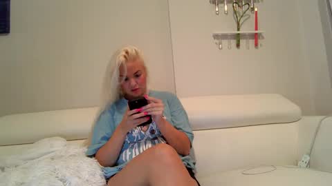 Snapshot of evillers1 chatting on December 2024 12:41:01 AM Badblondebunny online show from December 2024 12:41:01 AM