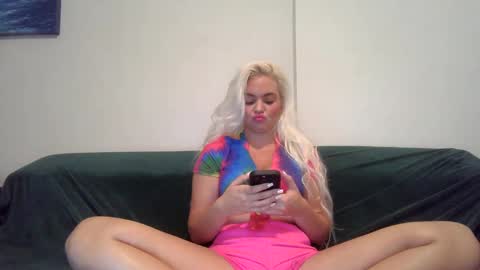 Snapshot of evillers1 chatting on December 2024 10:53:01 PM Badblondebunny online show from December 2024 10:53:01 PM