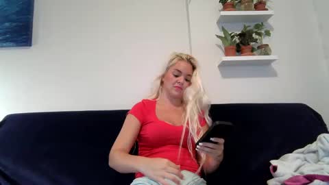 Snapshot of evillers1 chatting on December 2024 12:32:02 AM Badblondebunny online show from December 2024 12:32:02 AM