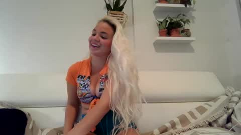 Snapshot of evillers1 chatting on January 2025 01:11:01 AM Badblondebunny online show from January 2025 01:11:01 AM