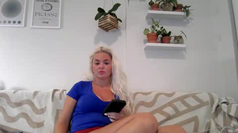 Snapshot of evillers1 chatting on February 2025 02:09:02 AM Badblondebunny online show from February 2025 02:09:02 AM