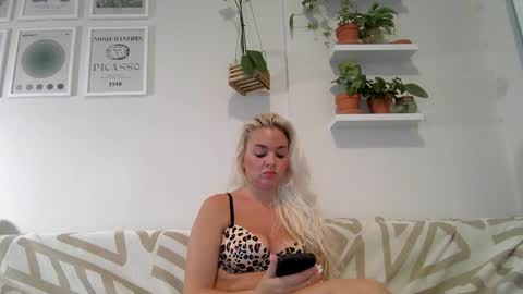 Snapshot of evillers1 chatting on February 2025 10:58:01 PM Badblondebunny online show from February 2025 10:58:01 PM