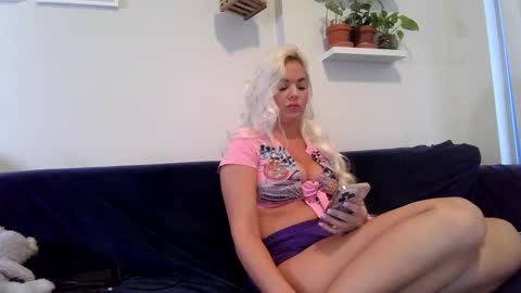 Snapshot of evillers1 chatting on September 2025 10:48:02 PM Badblondebunny online show from September 2025 10:48:02 PM