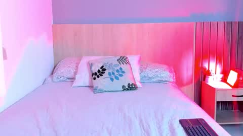 evilraven_ online show from November 2025 04:04:01 AM