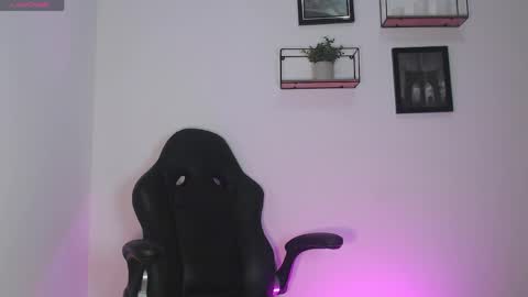 Sofia and David online show from April 2026 09:53:02 PM