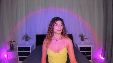 Snapshot of evoletbee chatting on November 2025 12:27:02 PM Evolet online show from November 2025 12:27:02 PM