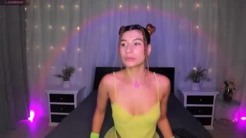 Snapshot of evoletbee chatting on December 2025 01:17:04 PM Evolet online show from December 2025 01:17:04 PM