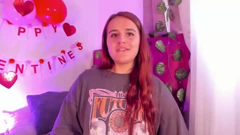 Snapshot of evy_orange1 chatting on January 2025 08:33:01 PM EVY online show from January 2025 08:33:01 PM