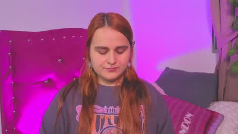 Snapshot of evy_orange1 chatting on September 2025 01:53:01 AM EVY online show from September 2025 01:53:01 AM