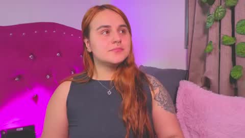 Snapshot of evy_orange1 chatting on September 2025 04:49:01 AM EVY online show from September 2025 04:49:01 AM