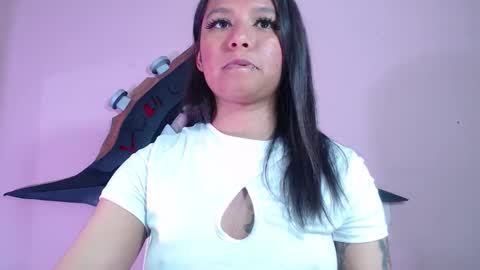 Im Evy online show from October 2025 03:44:01 PM