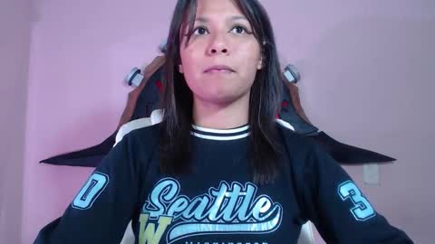 Im Evy online show from November 2025 06:01:02 PM